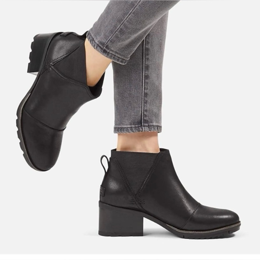 SOREL Black Leather Cate Chelsea Ankle Boots size 8